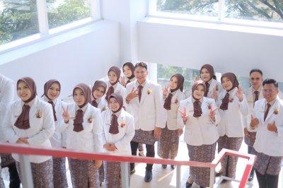 Sumpah Profesi Periode ke-12 Digelar Khidmat di Gedung Adipadma